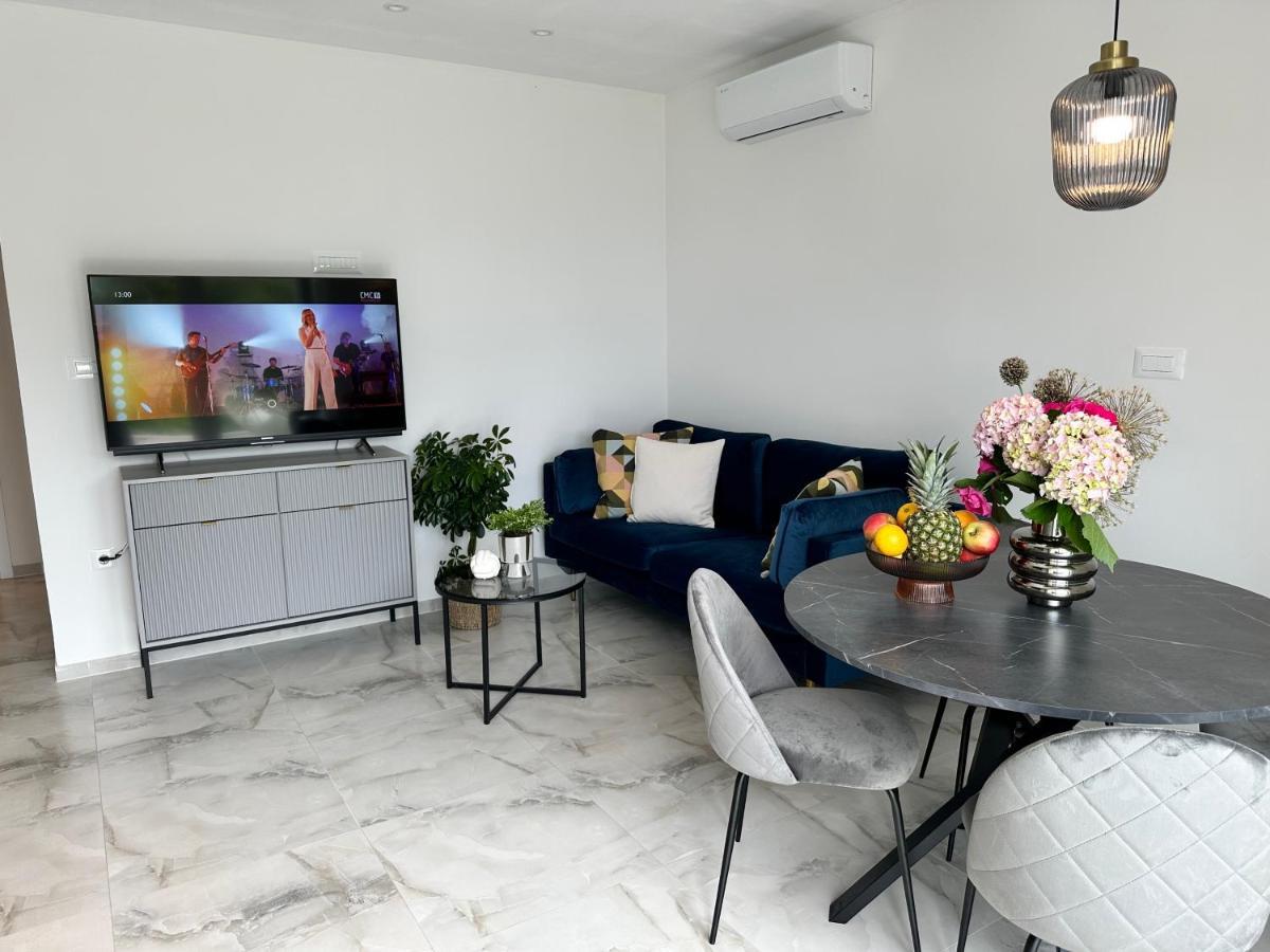 Olive View Apartment Brela Esterno foto