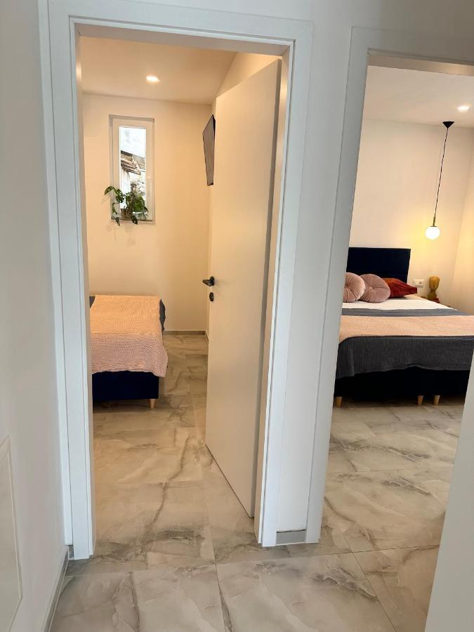 Olive View Apartment Brela Esterno foto