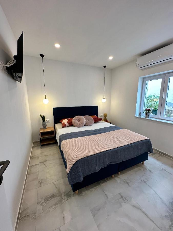 Olive View Apartment Brela Esterno foto