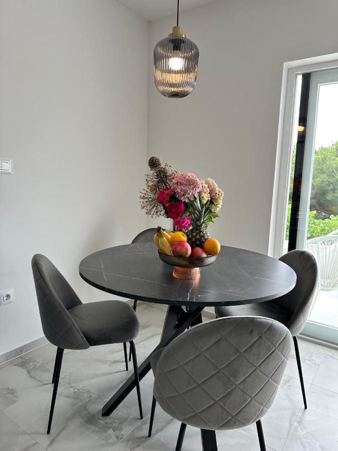 Olive View Apartment Brela Esterno foto